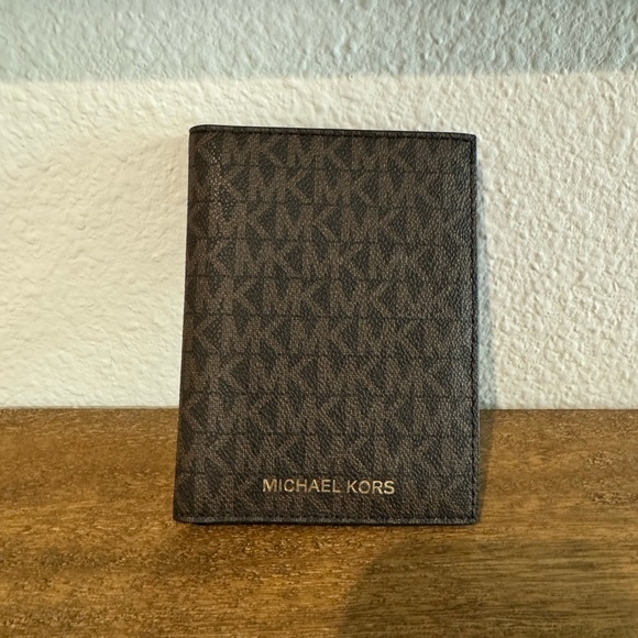 Michael Kors Handbags - Michael Kors Jet Set Travel Passport Wallet